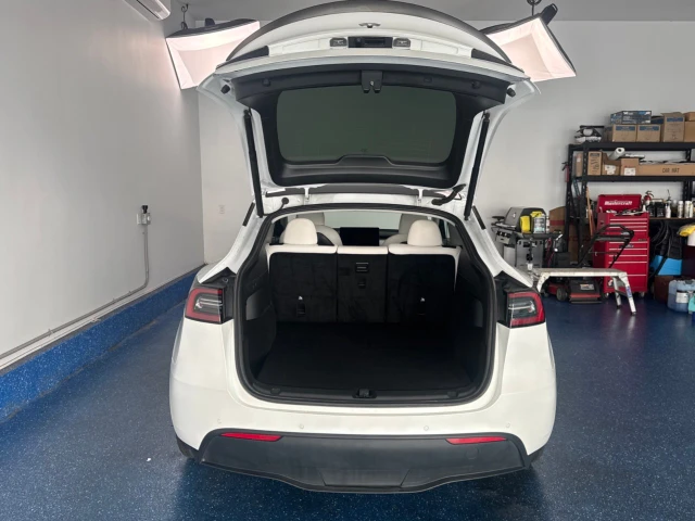 2022 Tesla Model Y Performance AWD, bílá, 127 339 km, dovoz Kanada — foto 7 z 20