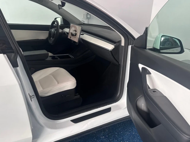 2022 Tesla Model Y Performance AWD, bílá, 127 339 km, dovoz Kanada — foto 8 z 20