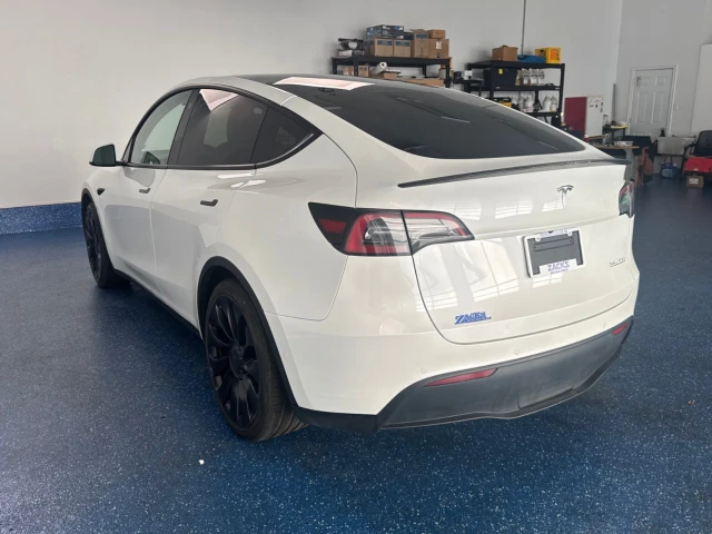 2022 Tesla Model Y Performance AWD, bílá, 127 339 km, dovoz Kanada — foto 9 z 20