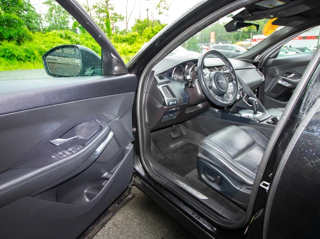2018 Jaguar E Pace S, černá, 1 km, dovoz Kanada — foto 16 z 20