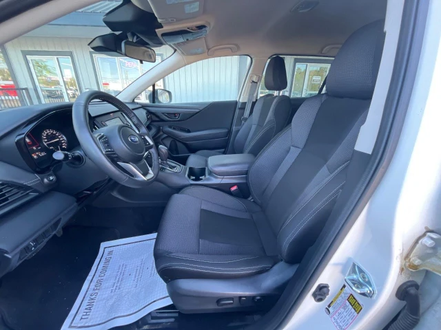 2025 Subaru Outback Convenience, bílá, 61 601 km, dovoz Kanada — foto 8 z 16