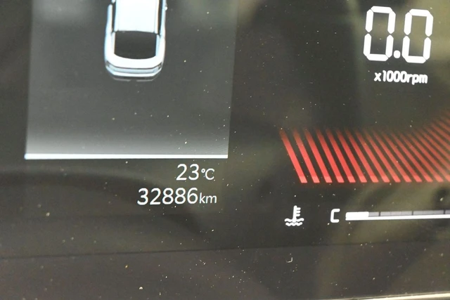 2025 Kia K4 EX, šedá, 32 886 km, dovoz Kanada — foto 8 z 20
