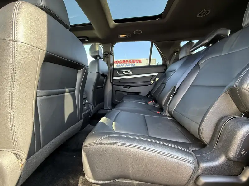 2017 Ford Explorer XLT, šedá, 132 309 km, dovoz Kanada — foto 12 z 12