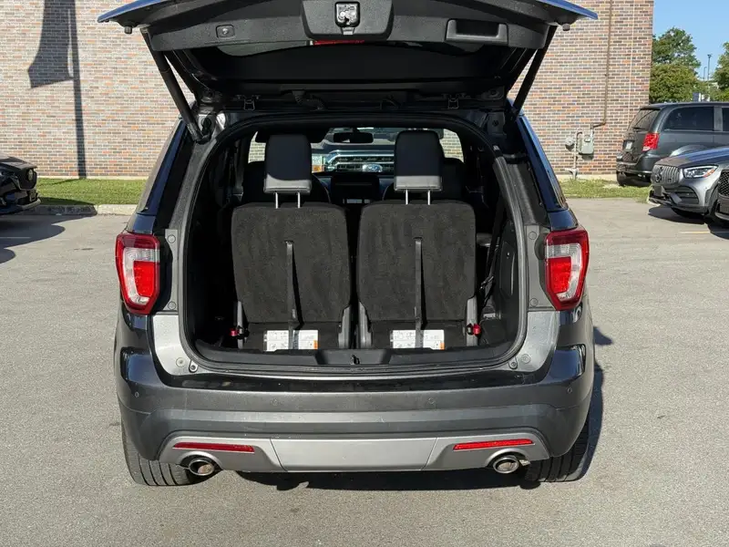 2017 Ford Explorer XLT, šedá, 132 309 km, dovoz Kanada — foto 5 z 12