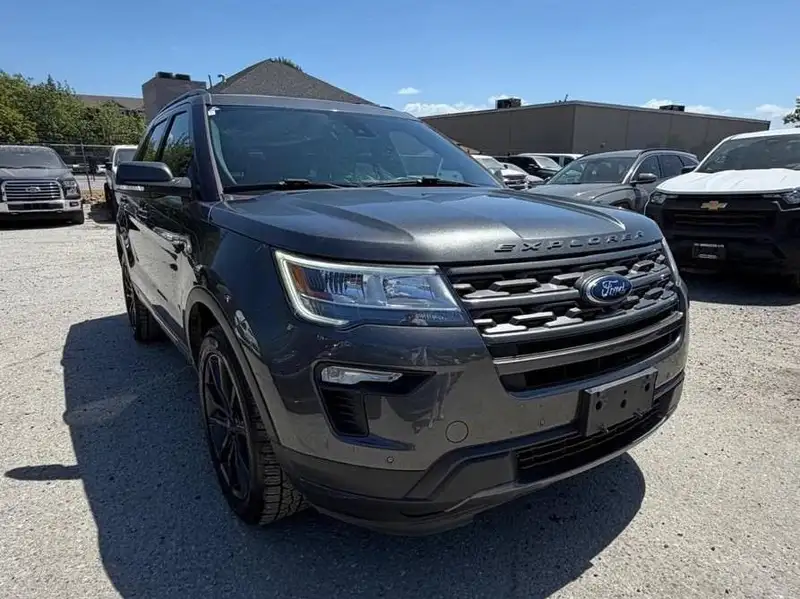 2019 Ford Explorer XLT, černá, 66 000 km, dovoz Kanada — foto 2 z 12