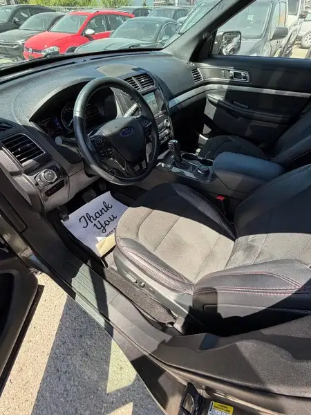 2019 Ford Explorer XLT, černá, 66 000 km, dovoz Kanada — foto 9 z 12