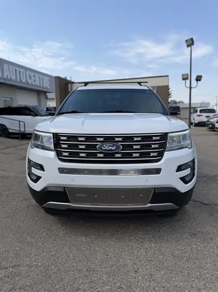2017 Ford Explorer XLT 4dr 4x4 Automatic, bílá, 116 341 km, dovoz Kanada — foto 2 z 12