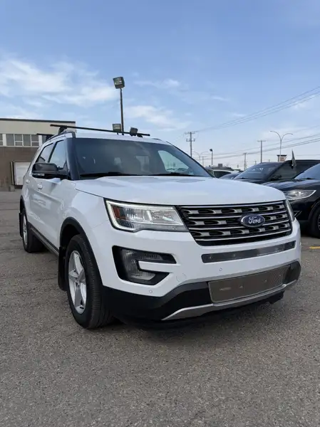 2017 Ford Explorer XLT 4dr 4x4 Automatic, bílá, 116 341 km, dovoz Kanada — foto 4 z 12