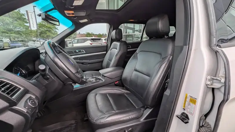 2017 Ford Explorer XLT, bílá, 147 270 km, dovoz Kanada — foto 9 z 12