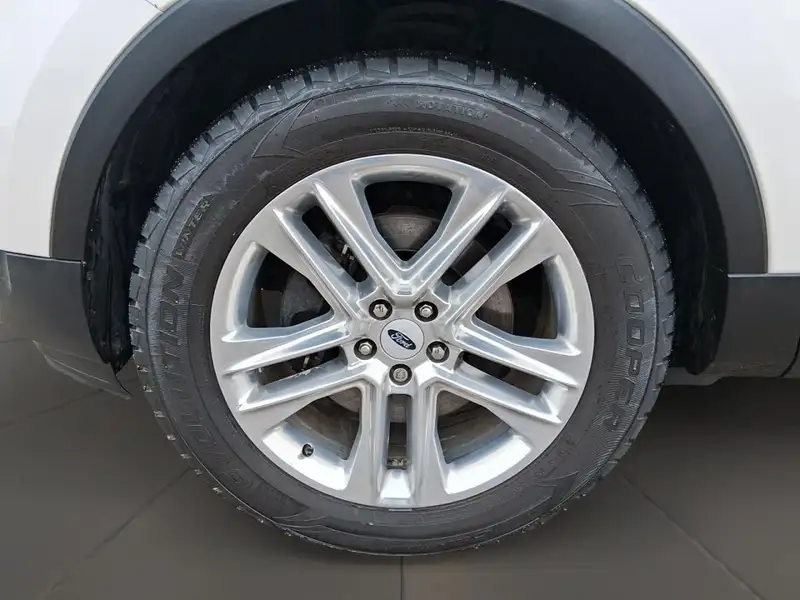 2017 Ford Explorer LIMITED, bílá, 178 001 km, dovoz Kanada — foto 7 z 12