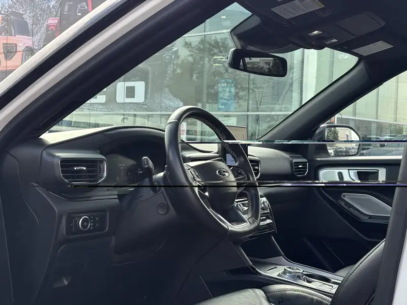 2023 Ford Explorer ST, bílá, 45 441 km, dovoz Kanada — foto 11 z 12