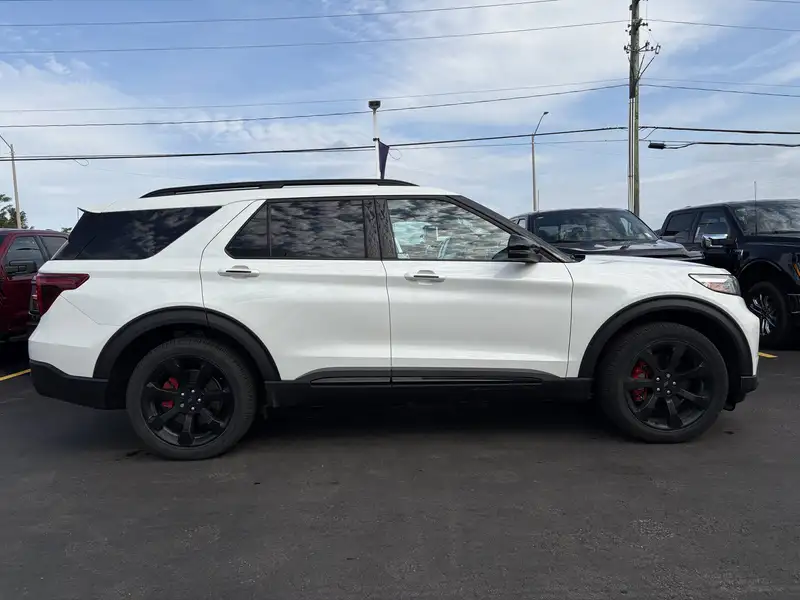 2023 Ford Explorer ST, bílá, 45 441 km, dovoz Kanada — foto 4 z 12
