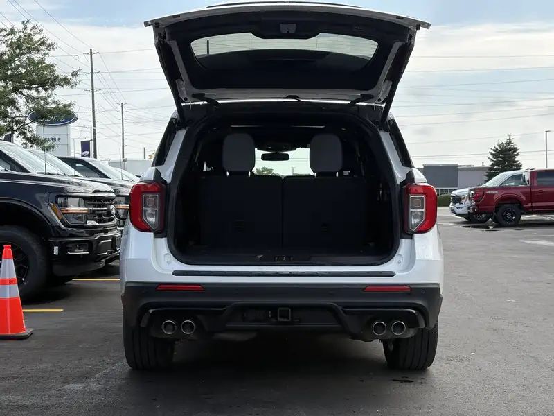 2023 Ford Explorer ST, bílá, 45 441 km, dovoz Kanada — foto 6 z 12