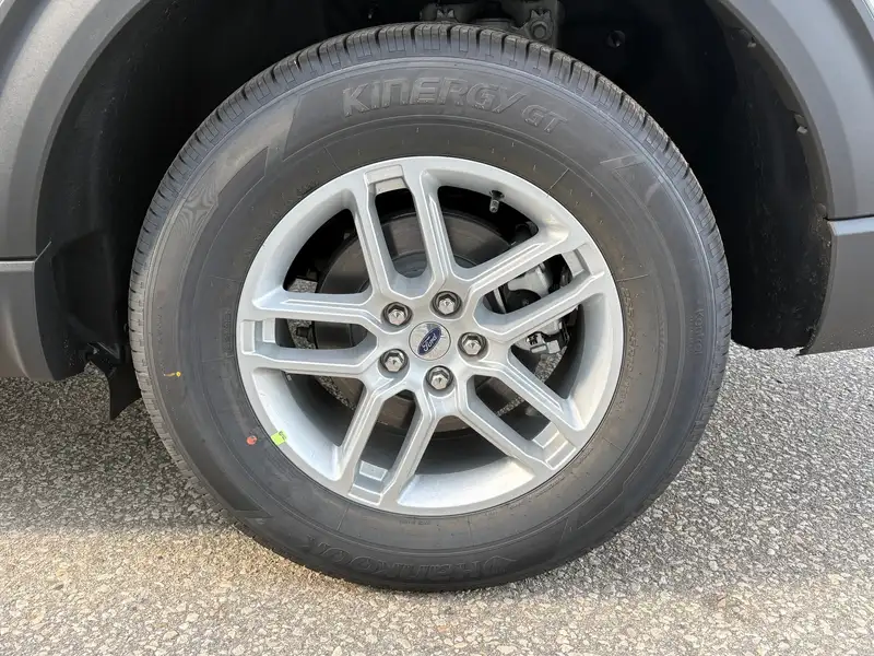 2027 Ford Explorer Active, šedá, 20 km, dovoz Kanada — foto 10 z 12