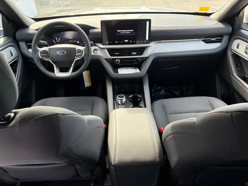 2027 Ford Explorer Active, šedá, 20 km, dovoz Kanada — foto 11 z 12