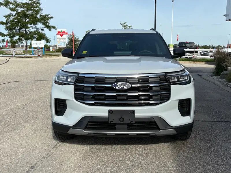 2027 Ford Explorer Active, šedá, 20 km, dovoz Kanada — foto 2 z 12