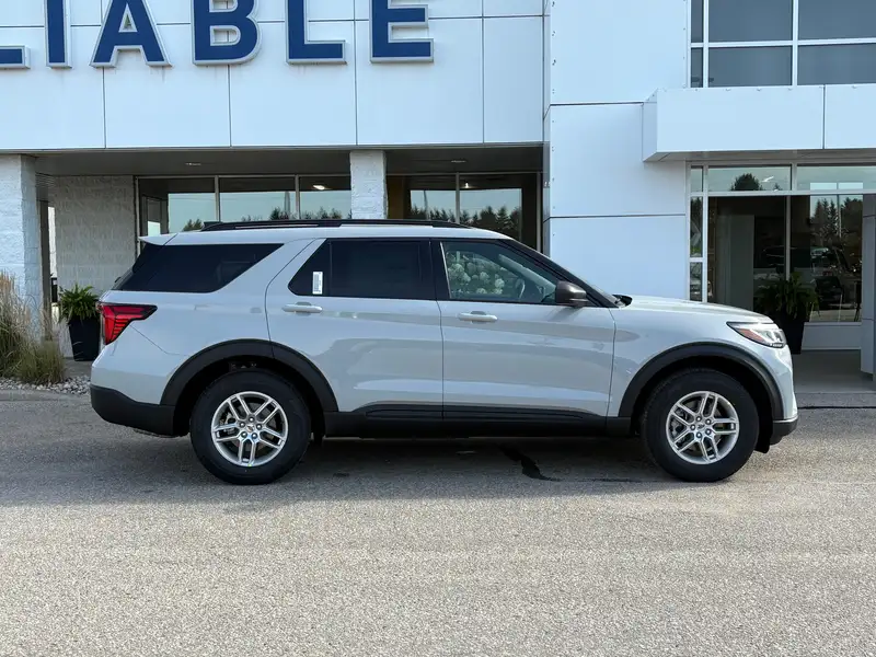 2027 Ford Explorer Active, šedá, 20 km, dovoz Kanada — foto 3 z 12