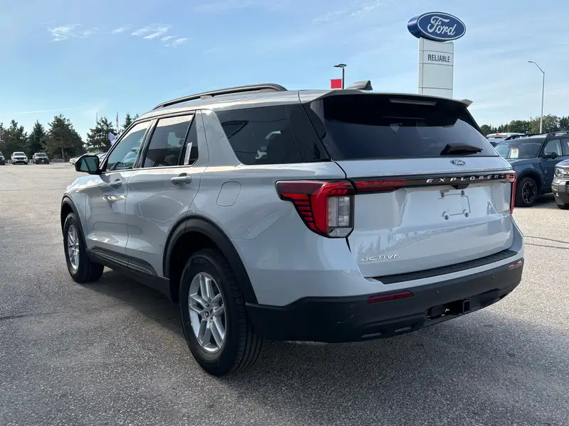 2027 Ford Explorer Active, šedá, 20 km, dovoz Kanada — foto 5 z 12