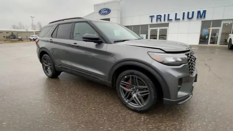 2026 Ford Explorer ST, šedá, 6 km, dovoz Kanada — foto 2 z 12