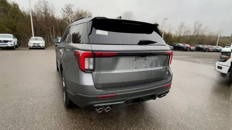 2026 Ford Explorer ST, šedá, 6 km, dovoz Kanada — foto 7 z 12