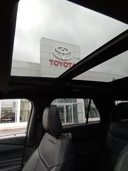 2022 Ford Explorer ST, 138 604 km, dovoz Kanada — foto 10 z 12