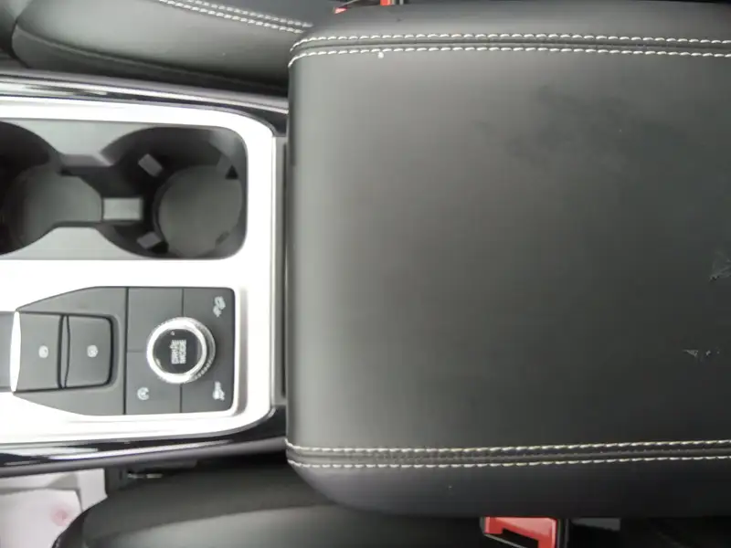 2022 Ford Explorer ST, 138 604 km, dovoz Kanada — foto 11 z 12