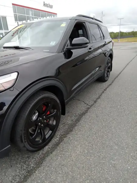 2022 Ford Explorer ST, 138 604 km, dovoz Kanada — foto 3 z 12