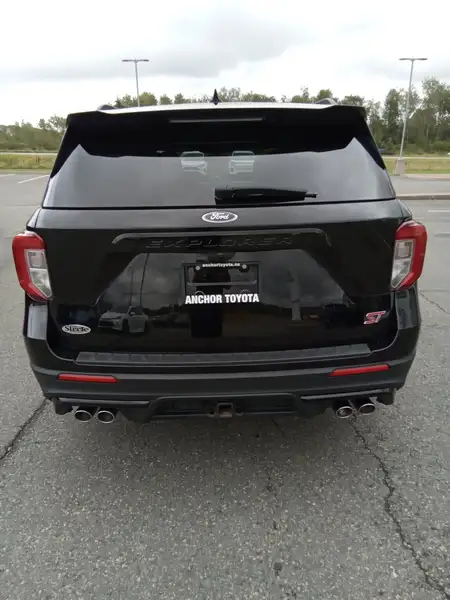 2022 Ford Explorer ST, 138 604 km, dovoz Kanada — foto 5 z 12