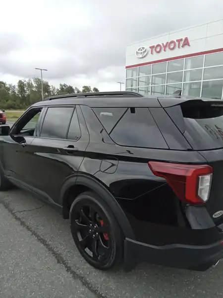 2022 Ford Explorer ST, 138 604 km, dovoz Kanada — foto 6 z 12