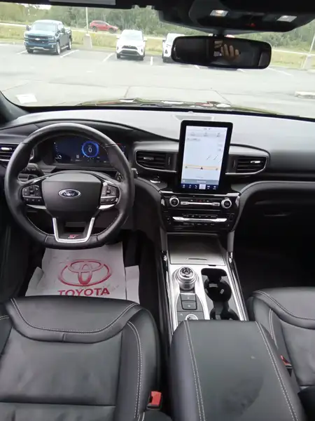 2022 Ford Explorer ST, 138 604 km, dovoz Kanada — foto 7 z 12