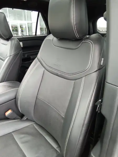2022 Ford Explorer ST, 138 604 km, dovoz Kanada — foto 8 z 12
