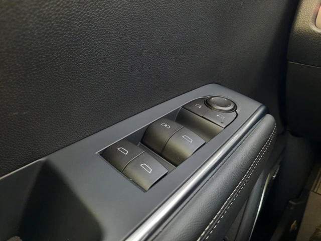 2026 GMC Acadia ELEVATION, černá, 11 km, dovoz Kanada — foto 11 z 20