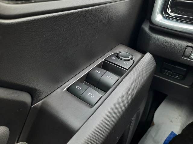2026 GMC Canyon ELEVATION, béžová, 6 km, dovoz Kanada — foto 9 z 20