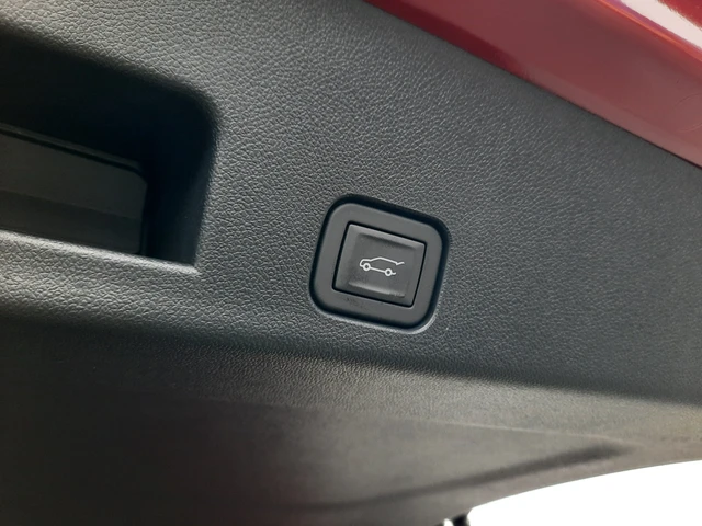 2026 GMC Acadia ELEVATION, červená, 8 km, dovoz Kanada — foto 9 z 20