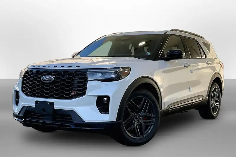 2026 Ford Explorer ST, bílá, 30 km, dovoz Kanada — foto 2 z 12