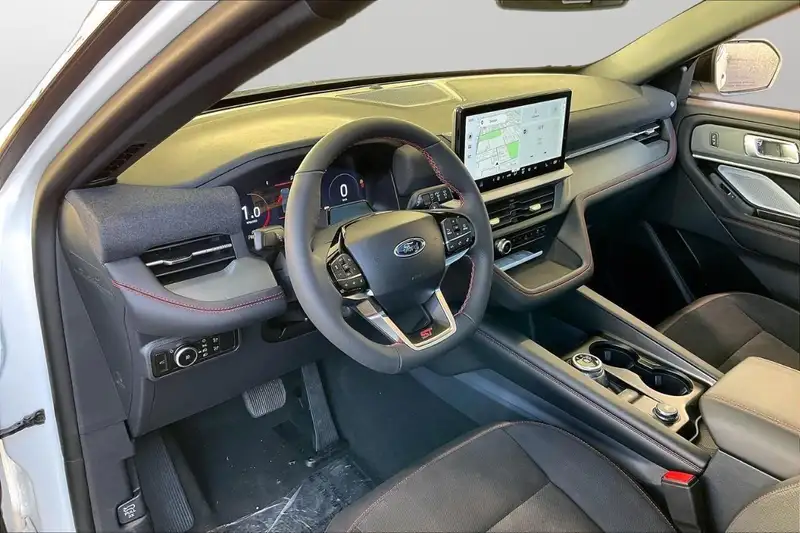 2026 Ford Explorer ST, bílá, 30 km, dovoz Kanada — foto 7 z 12