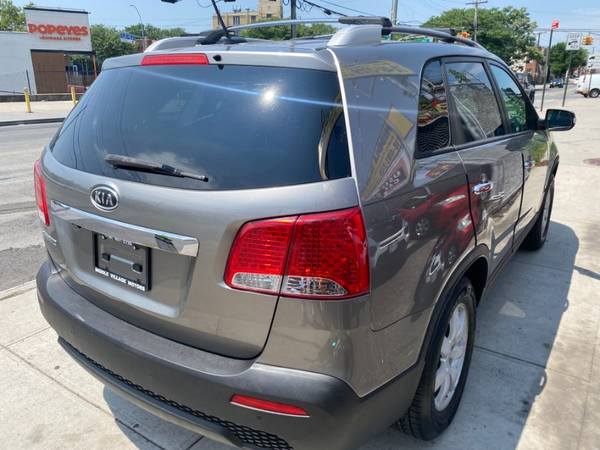 2011 Kia, dovoz USA — foto 4 z 12