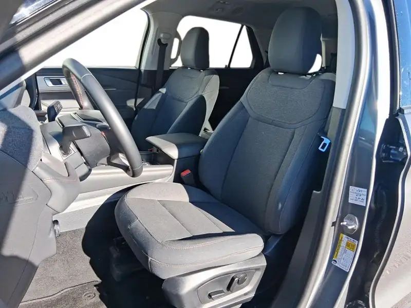 2025 Ford Explorer ACTIVE 4WD, šedá, 63 495 km, dovoz Kanada — foto 9 z 12
