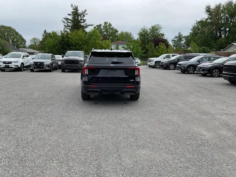 2025 Ford Explorer ST-Line, černá, 61 766 km, dovoz Kanada — foto 5 z 12