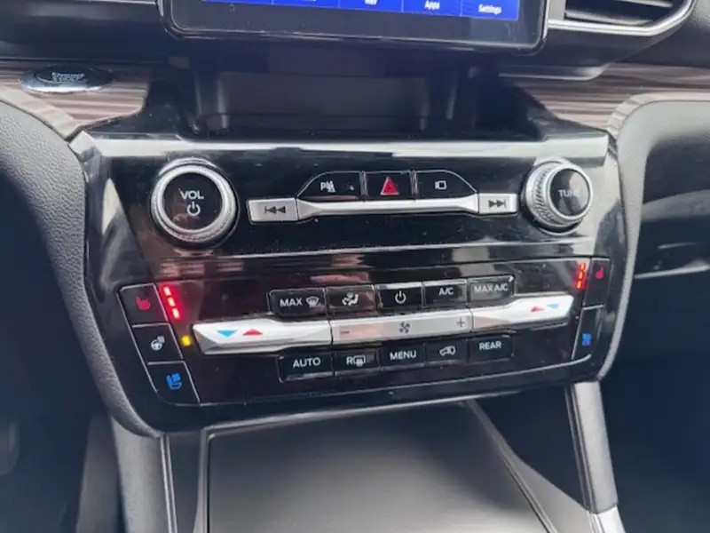 2022 Ford Explorer Limited 4WD, černá, 58 000 km, dovoz Kanada — foto 11 z 12