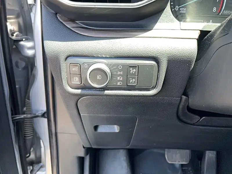 2021 Ford Explorer LIMITED, stříbrná, 68 104 km, dovoz Kanada — foto 11 z 12