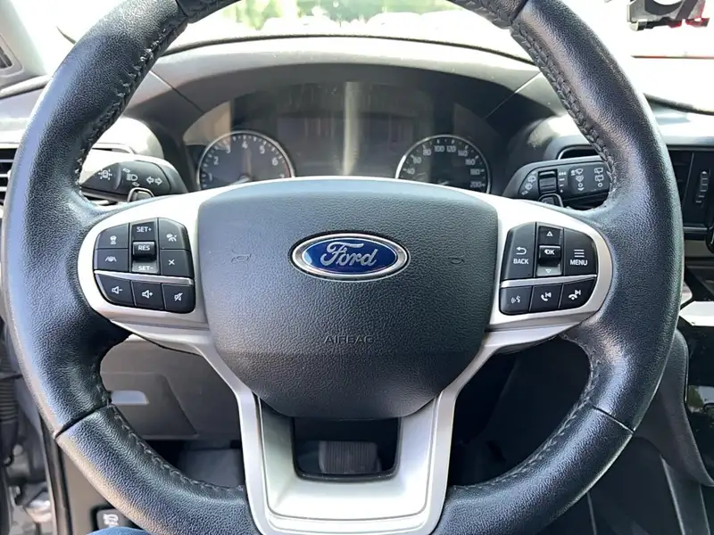 2021 Ford Explorer LIMITED, stříbrná, 68 104 km, dovoz Kanada — foto 12 z 12