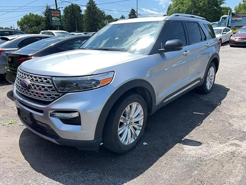 2021 Ford Explorer LIMITED, stříbrná, 68 104 km, dovoz Kanada — foto 2 z 12