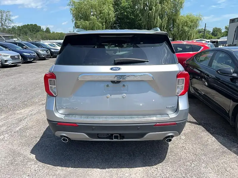 2021 Ford Explorer LIMITED, stříbrná, 68 104 km, dovoz Kanada — foto 5 z 12