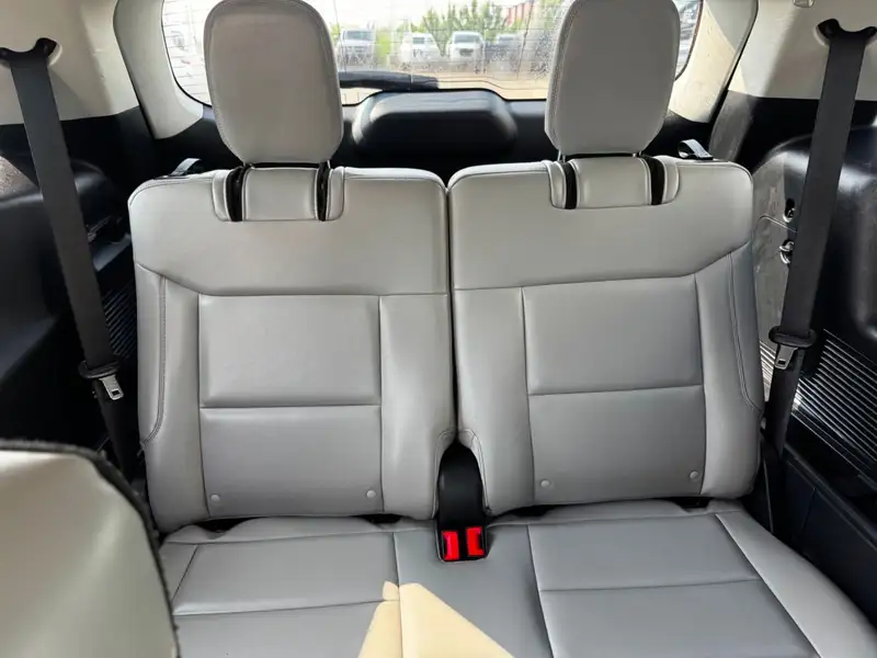 2025 Ford Explorer Active 4WD, černá, 58 083 km, dovoz Kanada — foto 12 z 12