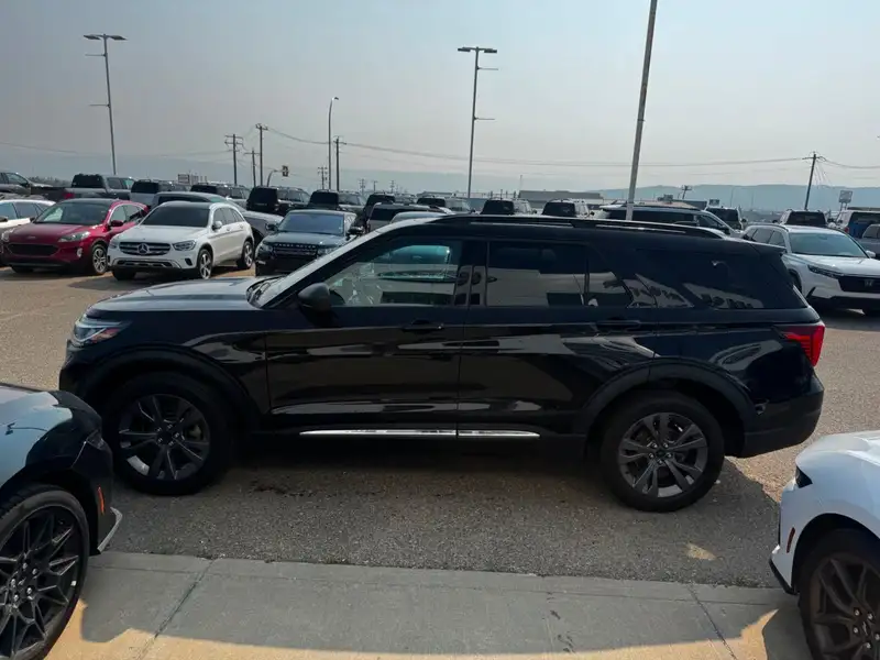 2025 Ford Explorer Active 4WD, černá, 58 083 km, dovoz Kanada — foto 4 z 12