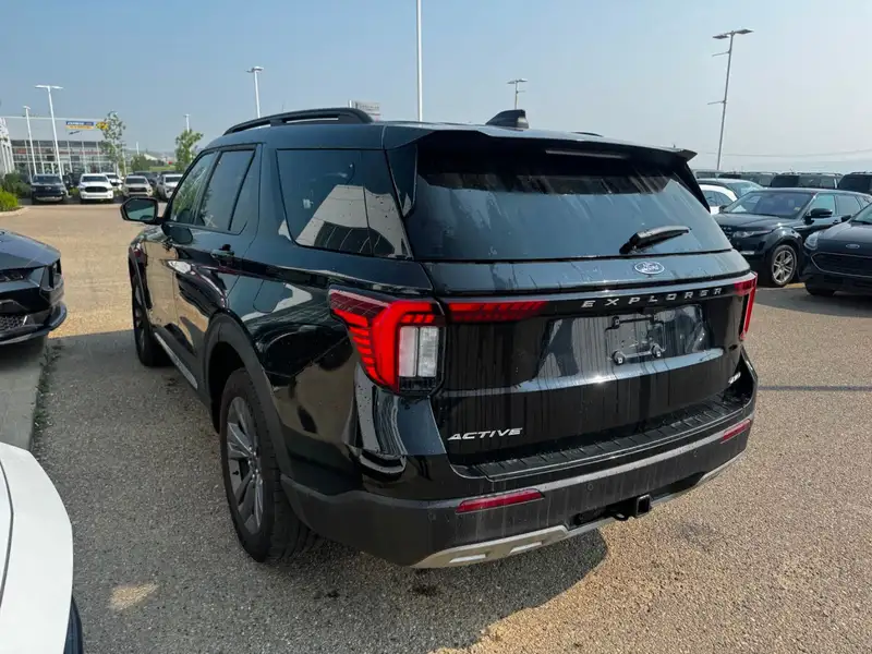 2025 Ford Explorer Active 4WD, černá, 58 083 km, dovoz Kanada — foto 5 z 12