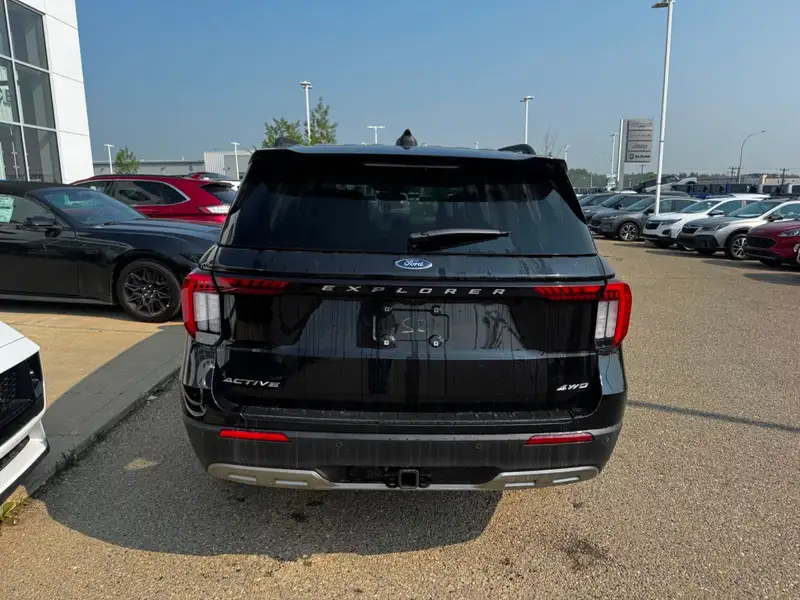 2025 Ford Explorer Active 4WD, černá, 58 083 km, dovoz Kanada — foto 6 z 12