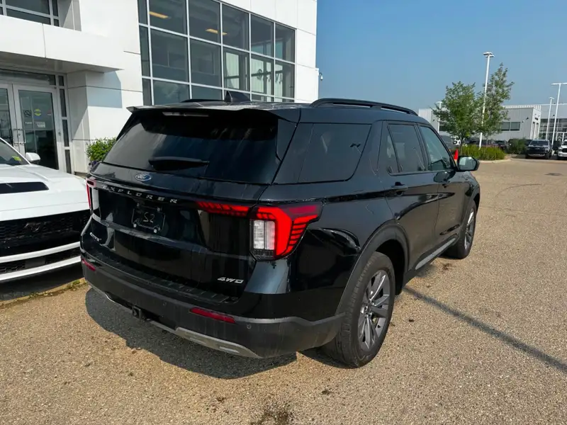 2025 Ford Explorer Active 4WD, černá, 58 083 km, dovoz Kanada — foto 7 z 12