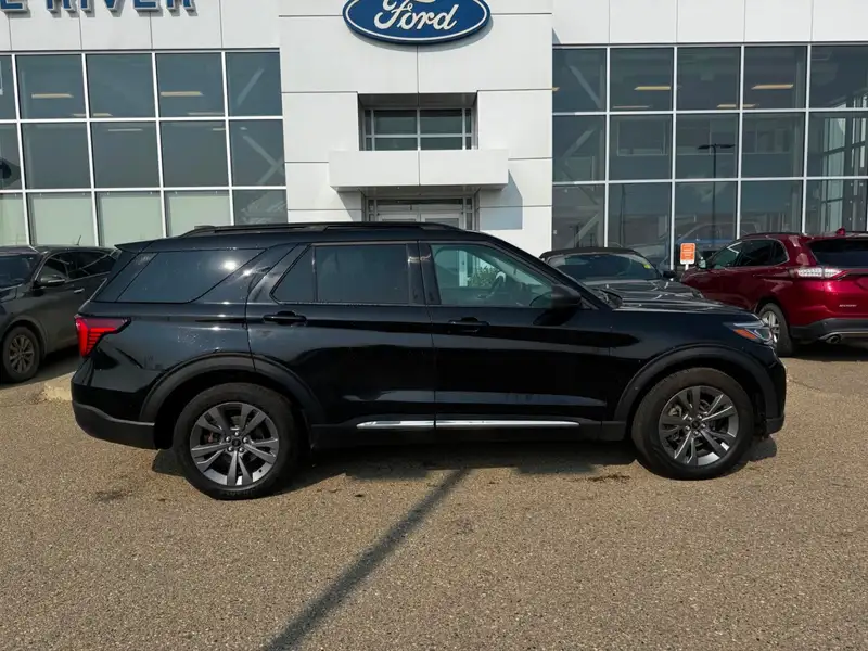 2025 Ford Explorer Active 4WD, černá, 58 083 km, dovoz Kanada — foto 8 z 12